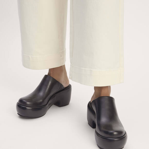 Everlane Shoes - NEW Everlane Puffa Clog in Black, Size 7